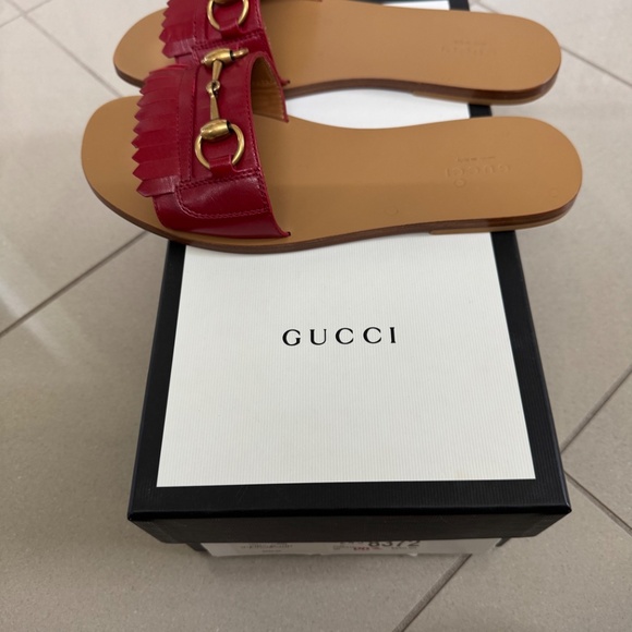 Gucci Varadero Horsebit Fringed red leather sandals/slides size 38-NIB - Picture 9 of 9